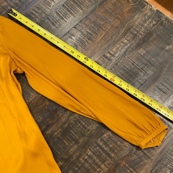 Banana Republic Silky V-neck Blouse Shirt Small Pumpkin Long Sleeve Top Shirt - Picture 4 of 6